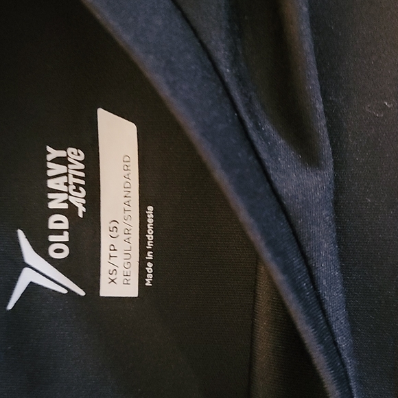 Boy's size 4/5 , t-shirt, Old Navy, Activewear shirt, - Picture 3 of 5